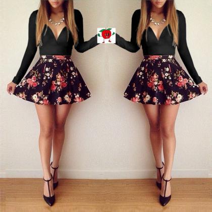 Sexy Low-cut V-neck Long-sleeved Floral Mini Dress..